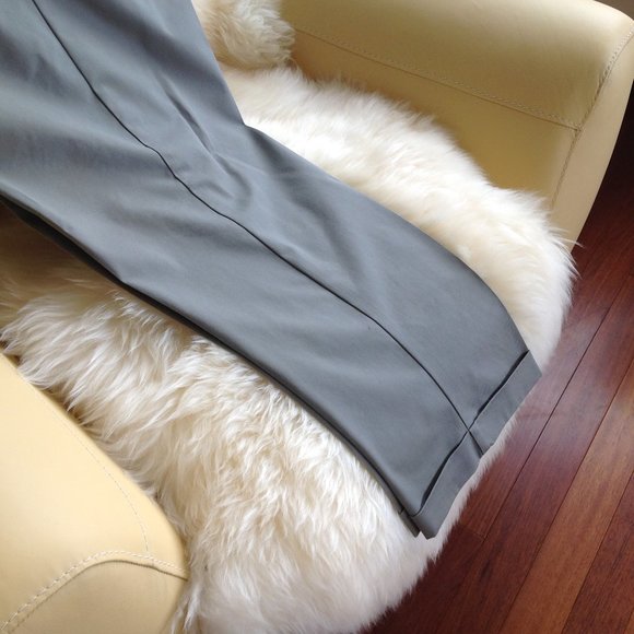 Roundtree & Yorke Classic Fit 48 x 32 Pleated Front, Cuffed Leg, Dress Pants - Picture 5 of 7